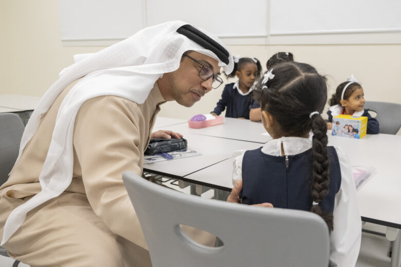 أعلن سمو الشيخ منصور بن زايد آل نهيان نائب رئيس الدولة نائب رئيس مجلس الوزراء وزير البلاط الرئاسي عن إطلاق 11 مجمعا تعليميا جديدا ضمن مشروع مجمعات زايد التعليمية.