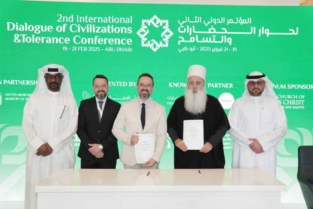 الشيخ موفق طريف: الحوار بين الأديان ضرورة لتعزيز التعايش والسلام 3 اختتم مركز باحثي الإمارات للبحوث والدراسات فعاليات المؤتمر الدولي لحوار الحضارات والتسامح 2025 في دورته الثانية، والذي أقيم في مركز أبوظبي للطاقة خلال الفترة من 19 إلى 21 فبراير، وبالشراكة مع مؤسسات محلية ودولية معنية بالحوار والتسامح.