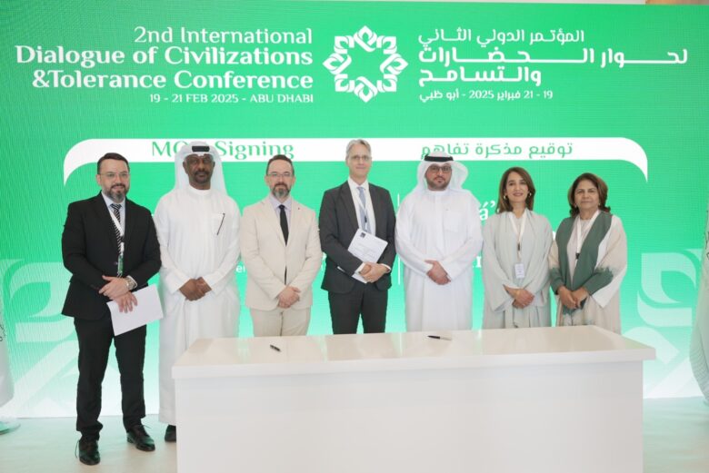  اختتم مركز باحثي الإمارات للبحوث والدراسات فعاليات المؤتمر الدولي لحوار الحضارات والتسامح 2025 في دورته الثانية، التي عقد في الفترة من 19-21 من فبراير الجاري بمركز أبوظبي للطاقة، تحت شعار "تمكين الشباب من أجل مستقبل متسامح"، بمشاركة نخبة من الأكاديميين والخبراء وصناع القرار ورجال الدين من مختلف أنحاء العالم.