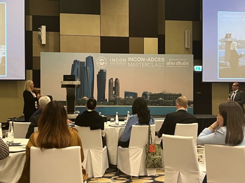 أبوظبي، الإمارات العربية المتحدة - شارك مركز باحثي الإمارات للبحوث والدراسات، التابع لمؤسسة الإمارات للعلوم والبحوث، في الدورة التدريبية التي استضافها مكتب أبوظبي للمؤتمرات والمعارض. وركزت الفعالية على التحول الاستراتيجي لصناعة المؤتمرات والمعارض العالمية - من النظر إلى المدن كمقدمي خدمات إلى الاعتراف بها كشركاء استراتيجيين في إقامة فعاليات عالمية مؤثرة.