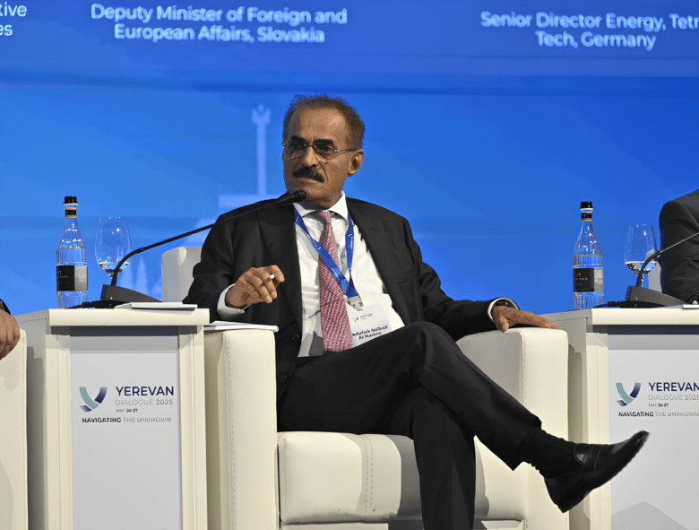 يريفان، أرمينيا – شارك معالي الدكتور عبد الله بلحيف النعيمي، وزير التغير المناخي والبيئة السابق، ورئيس مجلس أمناء مركز باحثي الإمارات، في فعاليات منتدى "حوار يريفان 2025" الذي انعقد في العاصمة الأرمينية يومي 26 و27 مايو الجاري، بمشاركة نخبة من صناع القرار والخبراء والأكاديميين من مختلف دول العالم. 