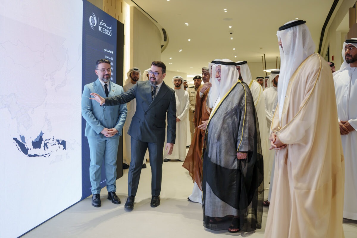 Ruler of Sharjah Reviews the Research Platform of the Emirates Scholar Center for Research & Studies 5 Emirates Scholar Platform