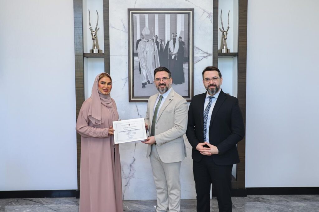 وزارة التسامح والتعايش تكرّم مركز باحثي الإمارات لمشاركته الفاعلة في المهرجان الوطني للتسامح والتعايش. 2 أبوظبي - ديسمبر 2025