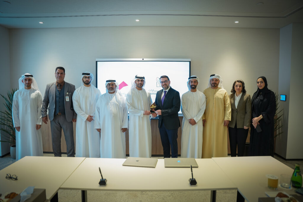 وقّعت الشارقة لإدارة الأصول، الذراع الاستثمارية لحكومة الشارقة، ومركز باحثي الإمارات للبحوث والدراسات، مذكرة تفاهم تهدف إلى دعم الشراكة الأكاديمية والبحثية والتطبيقية بين الجانبين، بما يسهم في ترسيخ الابتكار المؤسسي، ورفع كفاءة الأداء، وتعزيز دور البحث العلمي في خدمة المجتمع ودعم مسارات التنمية المستدامة، وذلك في إطار الرؤية المشتركة للمؤسستين الرامية إلى توسيع نطاق التعاون المعرفي وتعزيز التكامل المؤسسي.